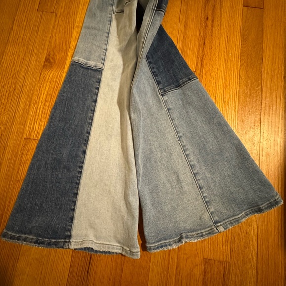 Vervet size 25 Patchwork Flare Jeans - Blue. Worn once! - Picture 5 of 9